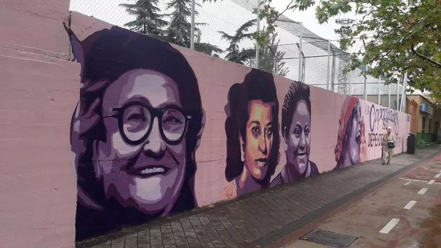 Twitter is full of criticism for the withdrawal of the feminist mural from Ciudad Lineal