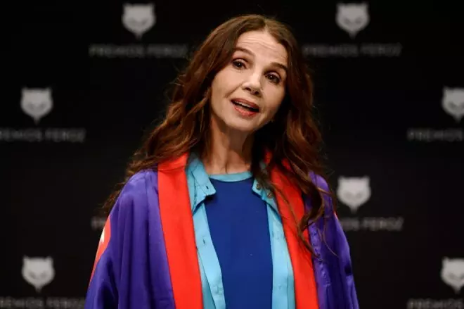 La actriz y cantante, Victoria Abril posa antes de una rueda de prensa en el Auditorio del Centro de Arte de Alcobendas en Madrid. — EUROPA PRESS