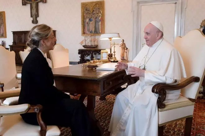 Yolanda Díaz y el papa Francisco se reúnen en el Vaticano.- EFE / EPA / Vatican Media Handout