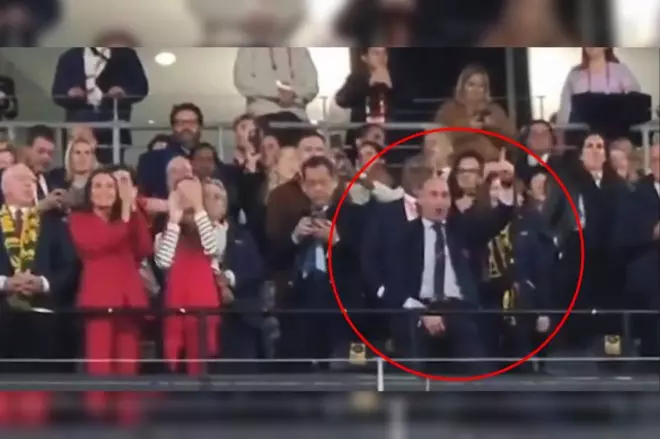 Rubiales en el palco de la final