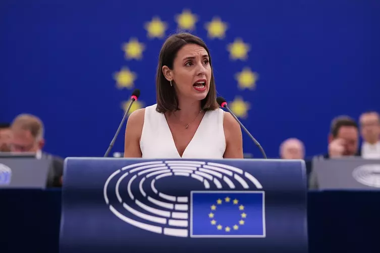 "Querido hater…": Irene Montero le da un zasca de campeonato a un tuitero que le dice que vuelva a trabajar de cajera