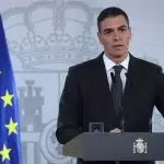 Pedro Sánchez, durante la declaración institucional desde el Palacio de la Moncloa, este sábado.- FERNANDO CALVO (EFE)