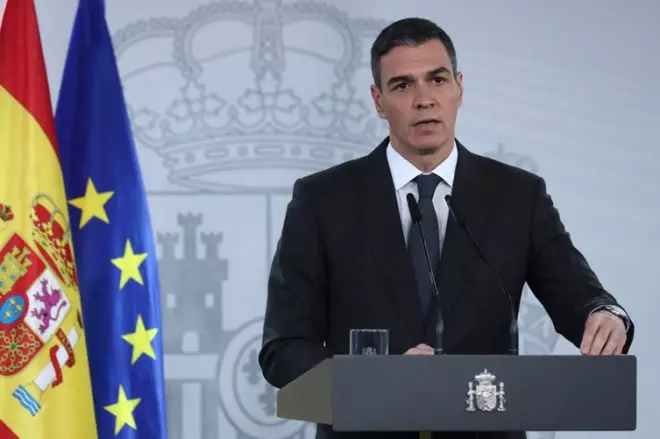 Pedro Sánchez, durante la declaración institucional desde el Palacio de la Moncloa, este sábado.- FERNANDO CALVO (EFE)