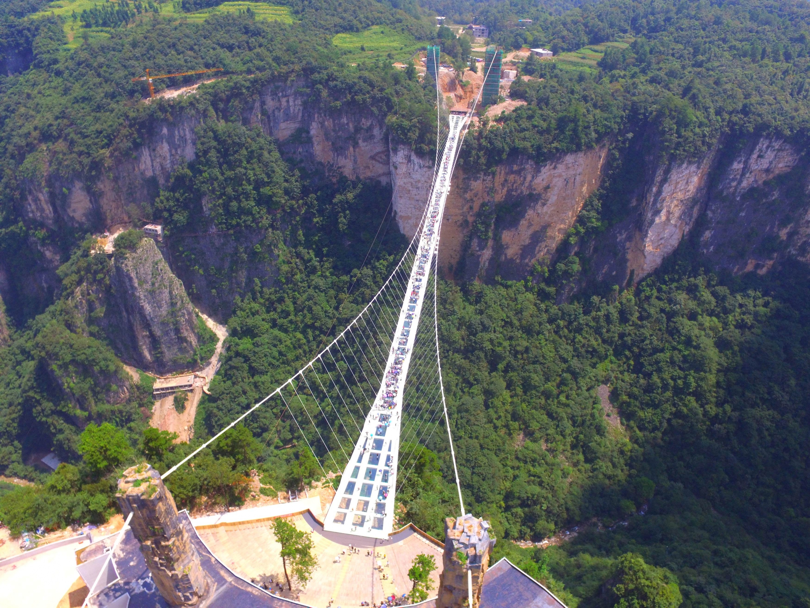 El puente de cristal largo y alto del está en 'Avatar' | Público