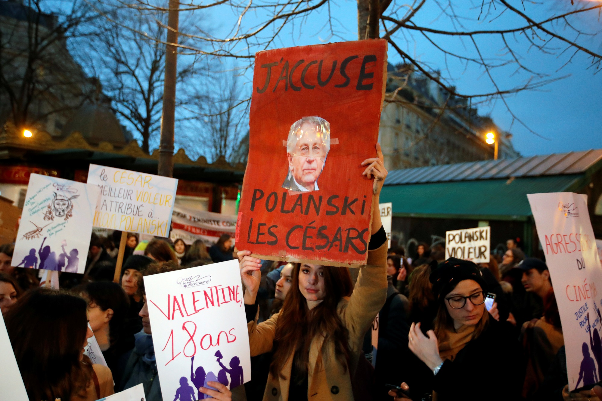 Феминистки в париже. Феминистки во Франции. Акции протеста феминисток. Французский феминизм. Бунт феминисток.