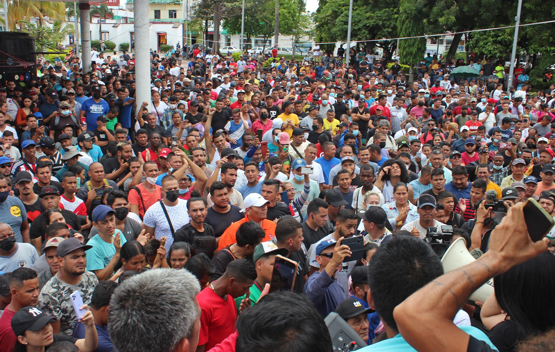 Las impactantes im genes de la caravana de 15.000 migrantes que