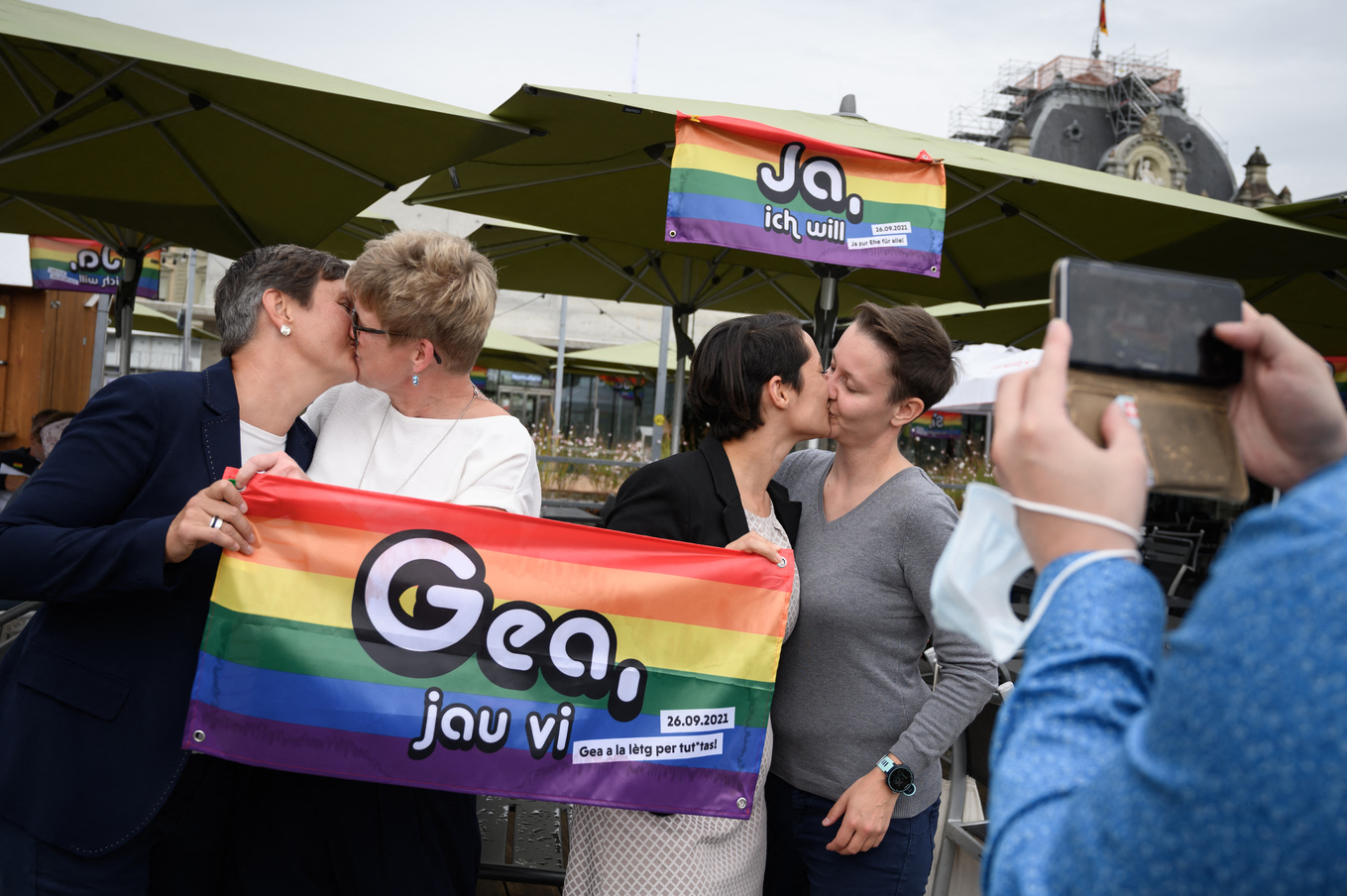 Suiza permite que las personas del mismo sexo se casen y adopten  a partir de este viernes Público foto