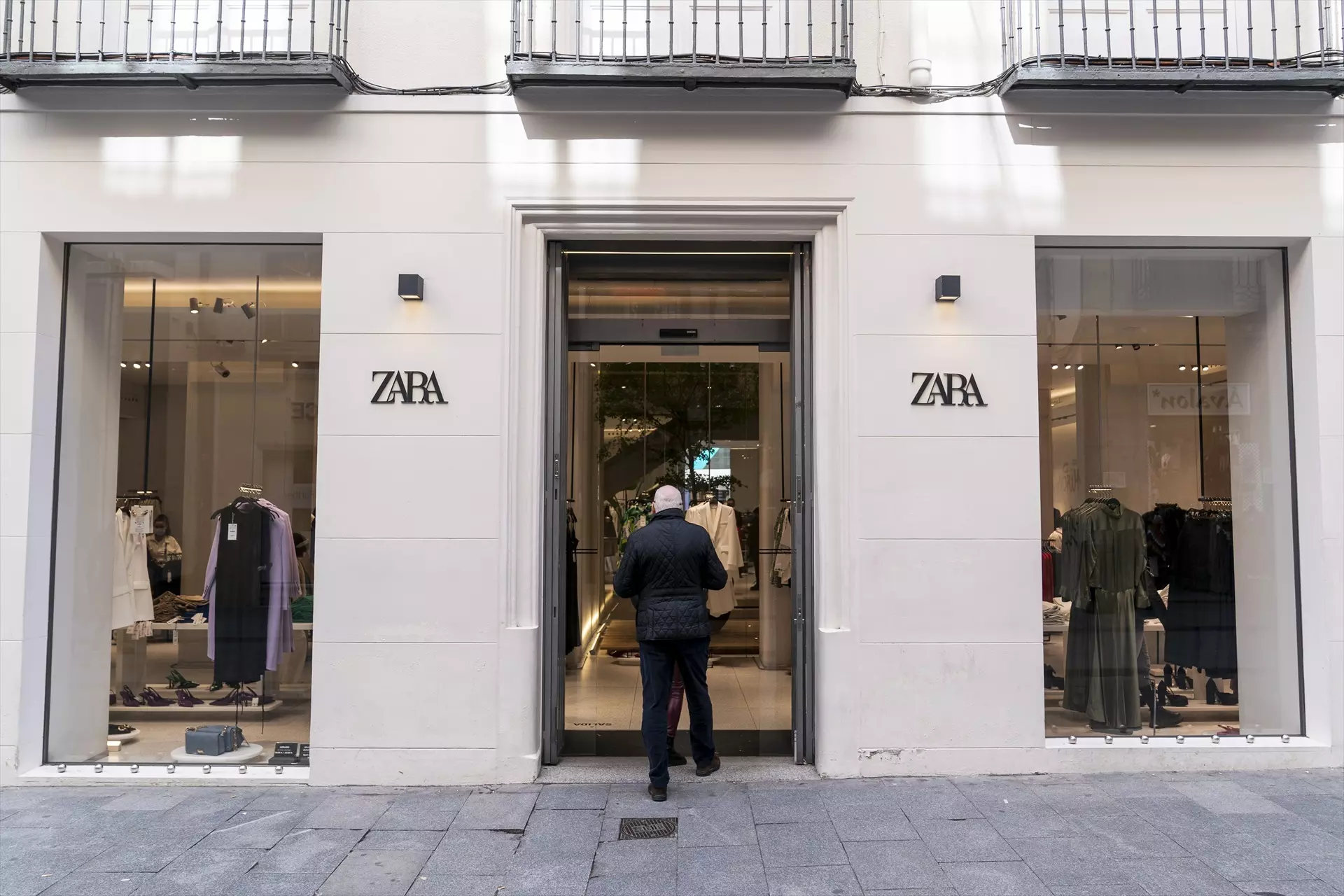 Todos los productos cuestan menos de 1 euro en esta tienda de Madrid: el  'outlet' urbano de moda