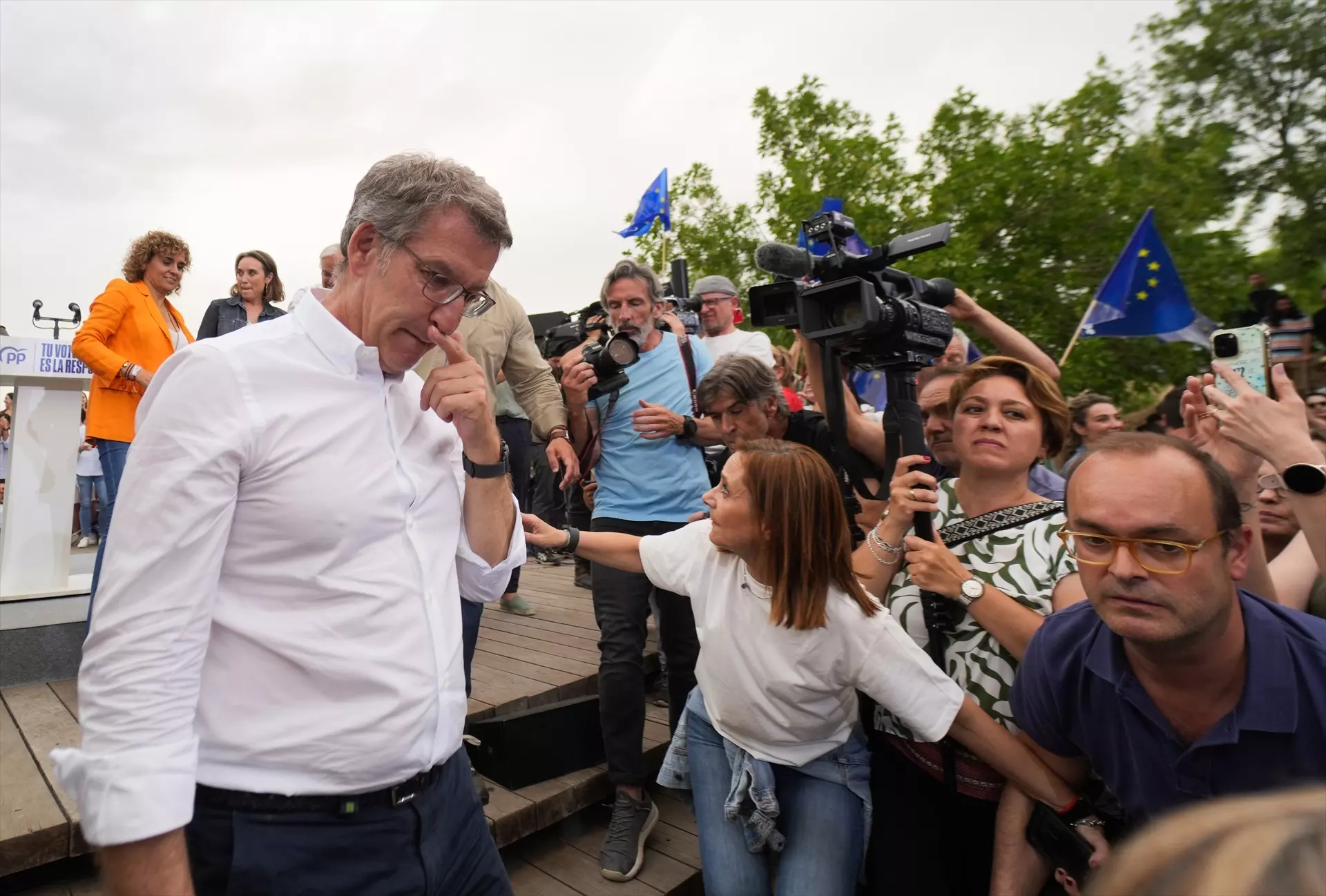 El presidente del PP, Alberto Núñez Feijóo, durante un mitin de cierre de campaña del Partido Popular para las elecciones europeas. — Jorge Gil / Europa Press