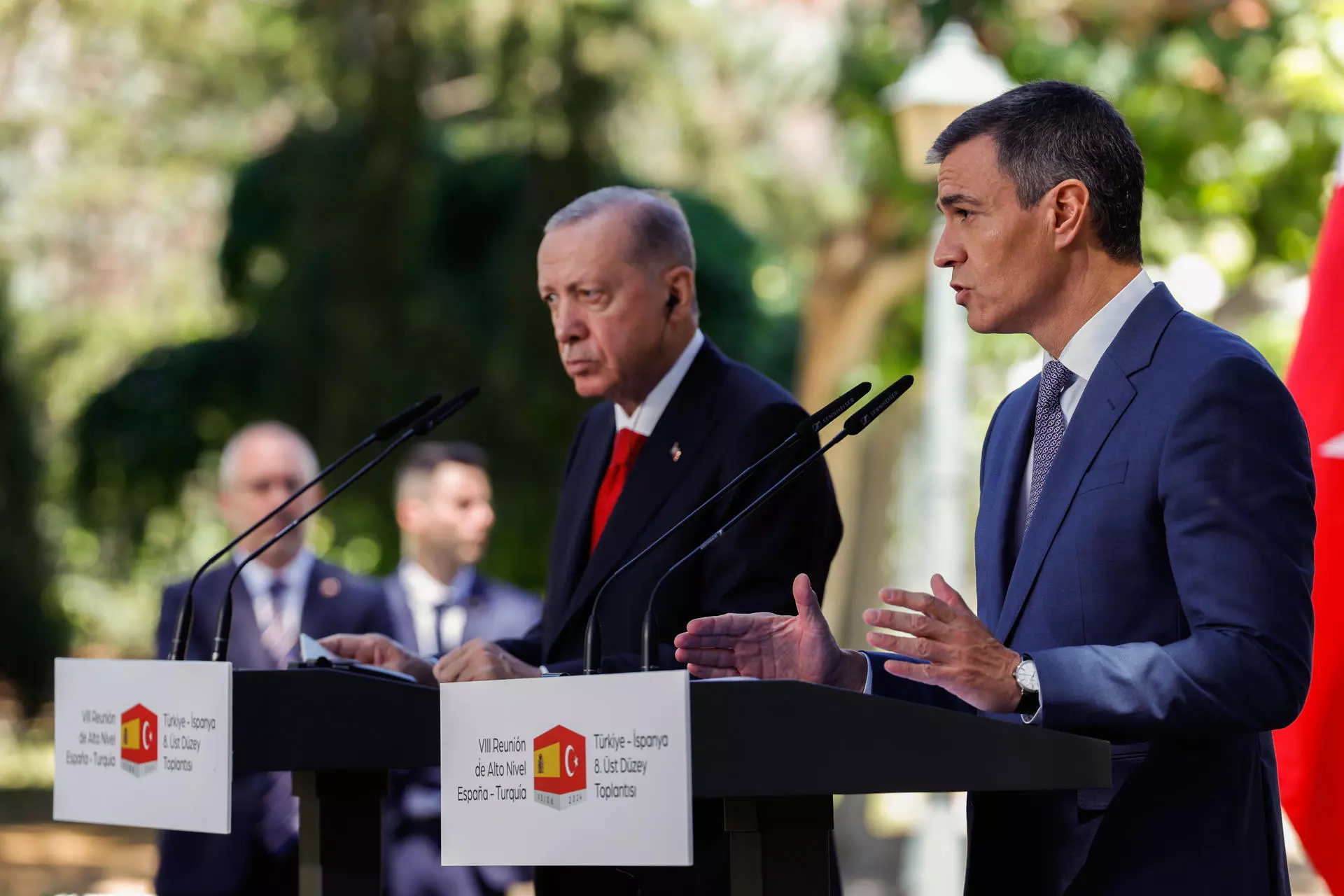 Pedro Sánchez, junto al presidente de Turquía Tayyip Erdogan, este jueves en Moncloa. — Javier Lizón / EFE