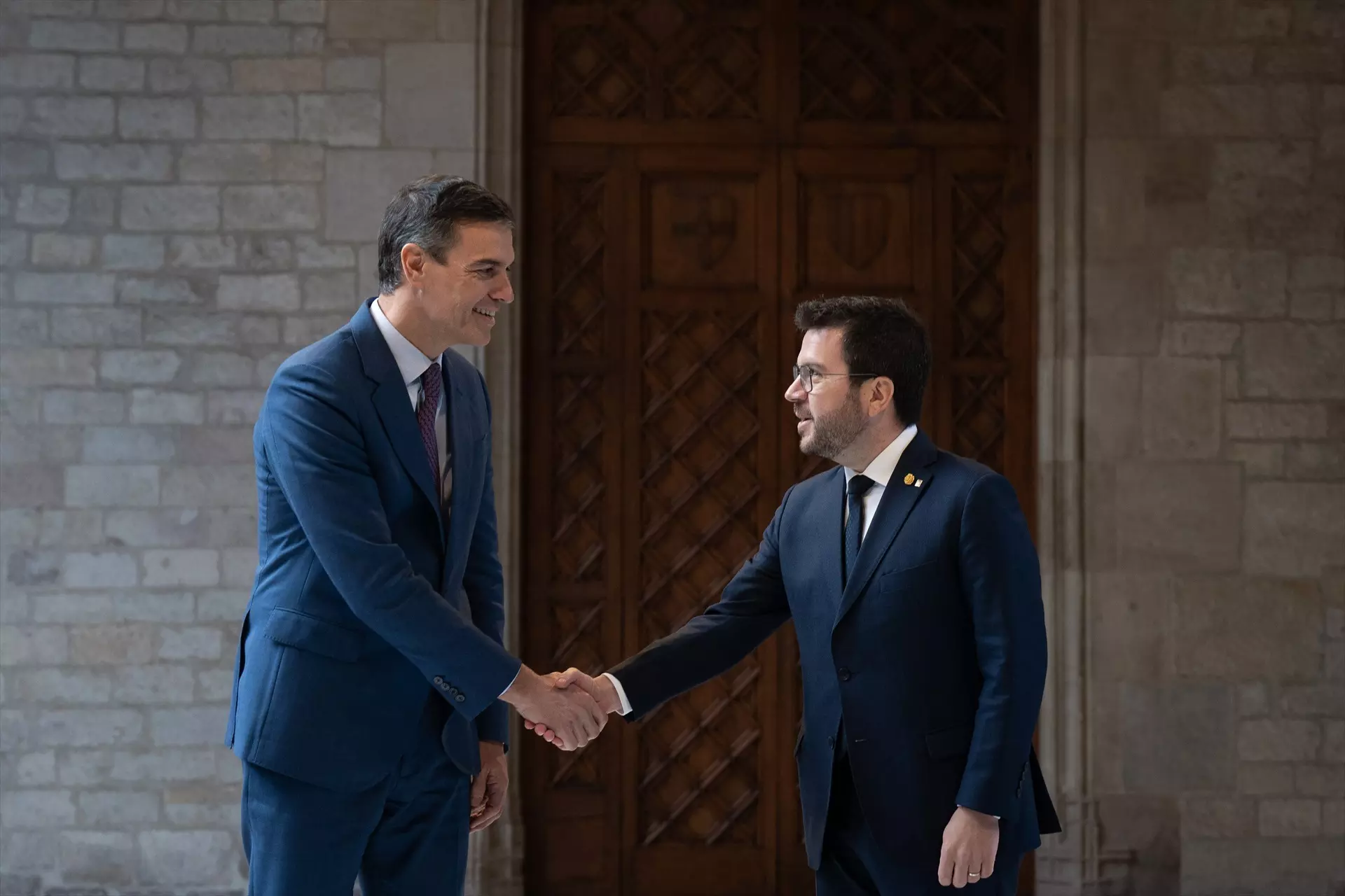 Pedro Sánchez y Pere Aragonès, en un encuentro en Barcelona en diciembre de 2023. — David Zorrakino / Europa Press