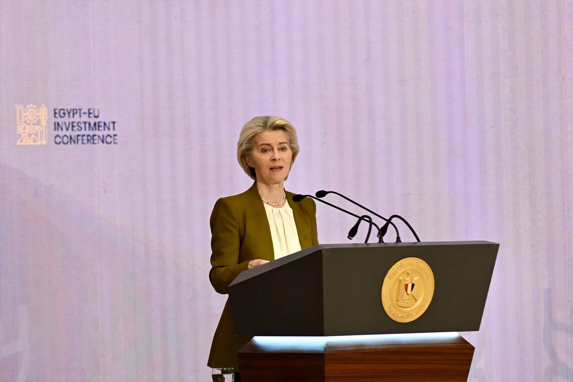 La Presidenta de la Comisión Europea, Ursula von der Leyen, interviene durante la Conferencia de Inversión Egipto-UE. Imagen de archivo. — Dati Bendo / European Commission / d / DPA / Europa Press