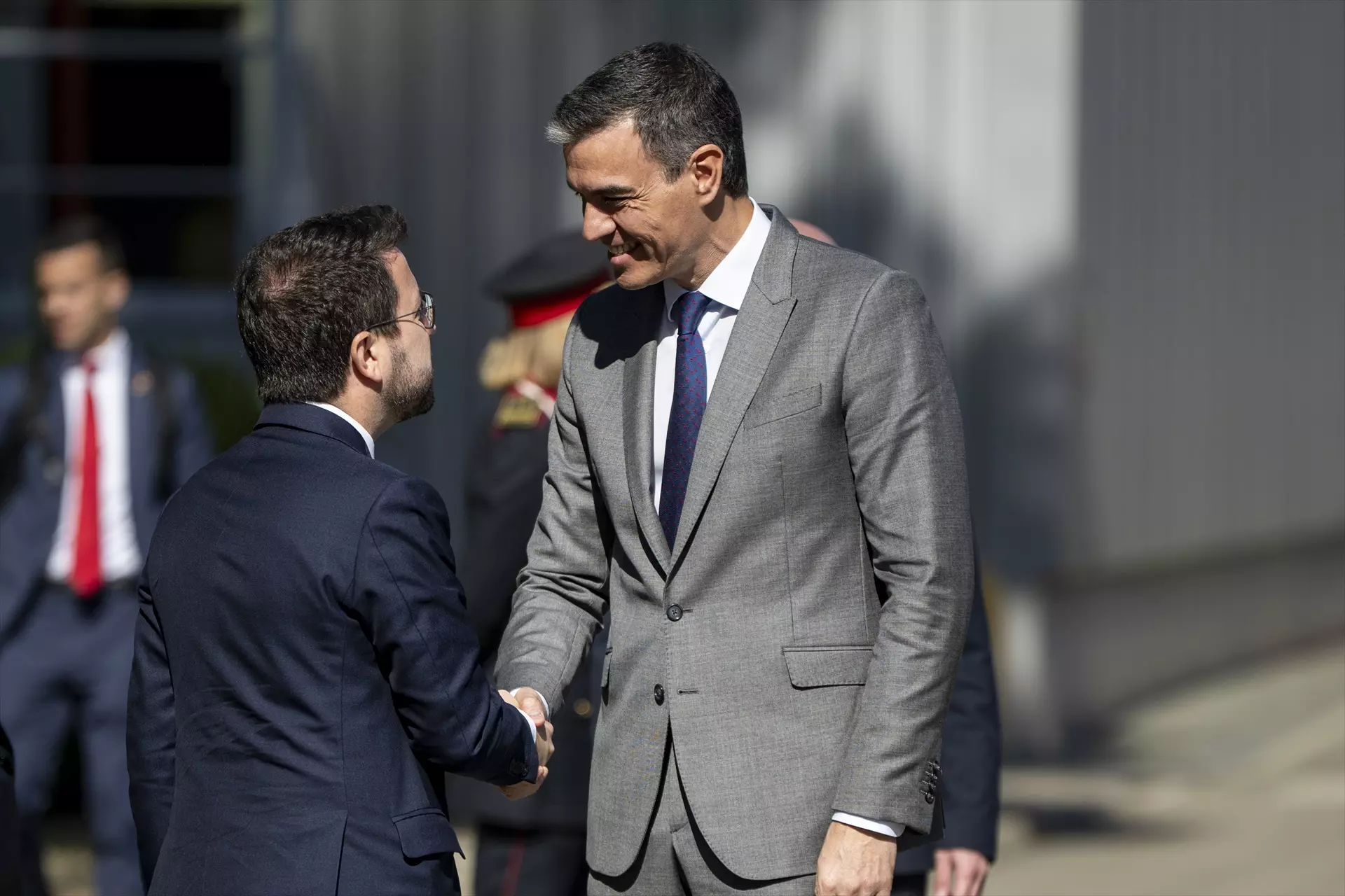 El president de la Generalitat, Pere Aragonès, y el presidente del Gobierno, Pedro Sánchez, en abril pasado. — Lorena Sopêna / Europa Press