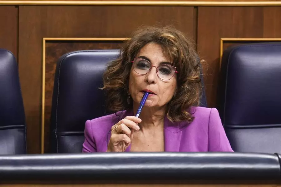 La vicepresidenta primera del Gobierno, María Jesús Montero, este martes en el Congreso. — Borja Sánchez-Trillo / EFE