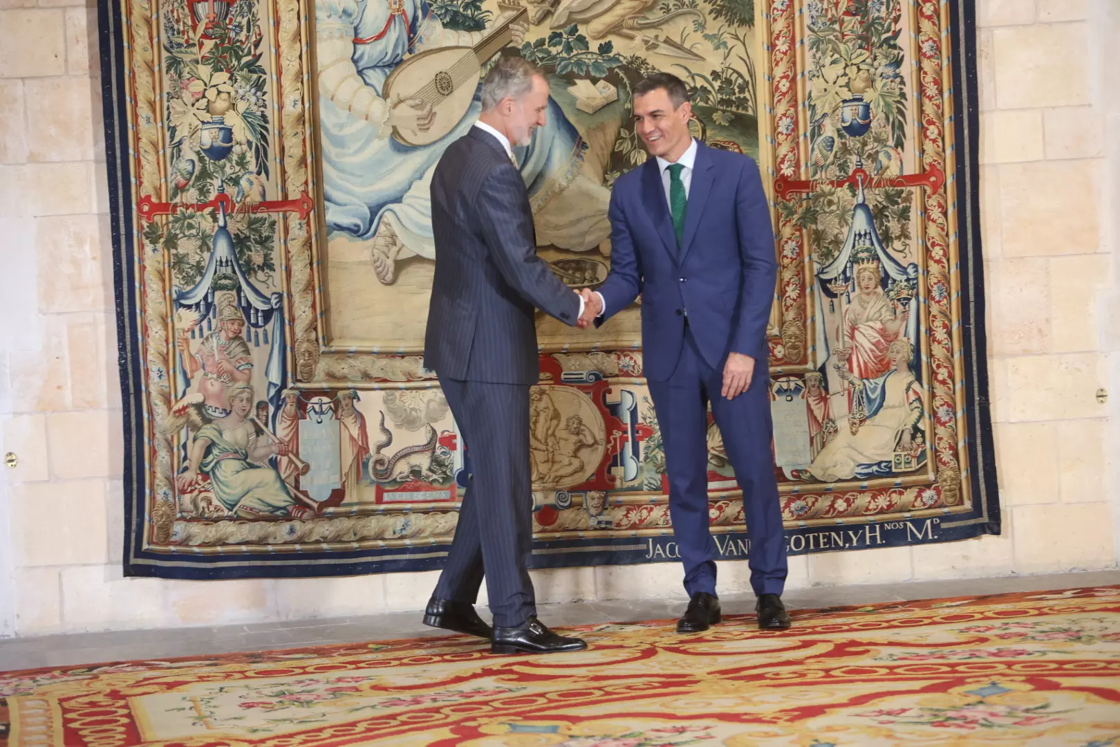 Pedro Sánchez y Felipe VI, tras su tradicional despacho veraniego. — Isaac Buj / Europa Press