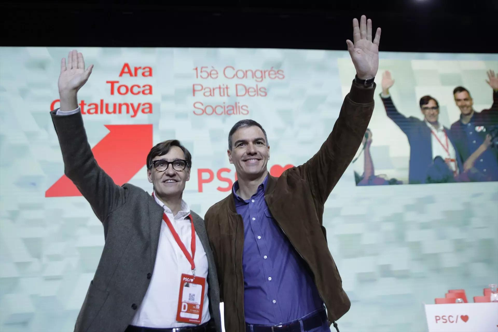 El secretario general del PSOE y presidente del Gobierno, Pedro Sánchez, y el primer secretario del PSC y recién investido presidente de la Generalitat, Salvador Illa, a 17 de marzo de 2024, en Barcelona. — Europa Press