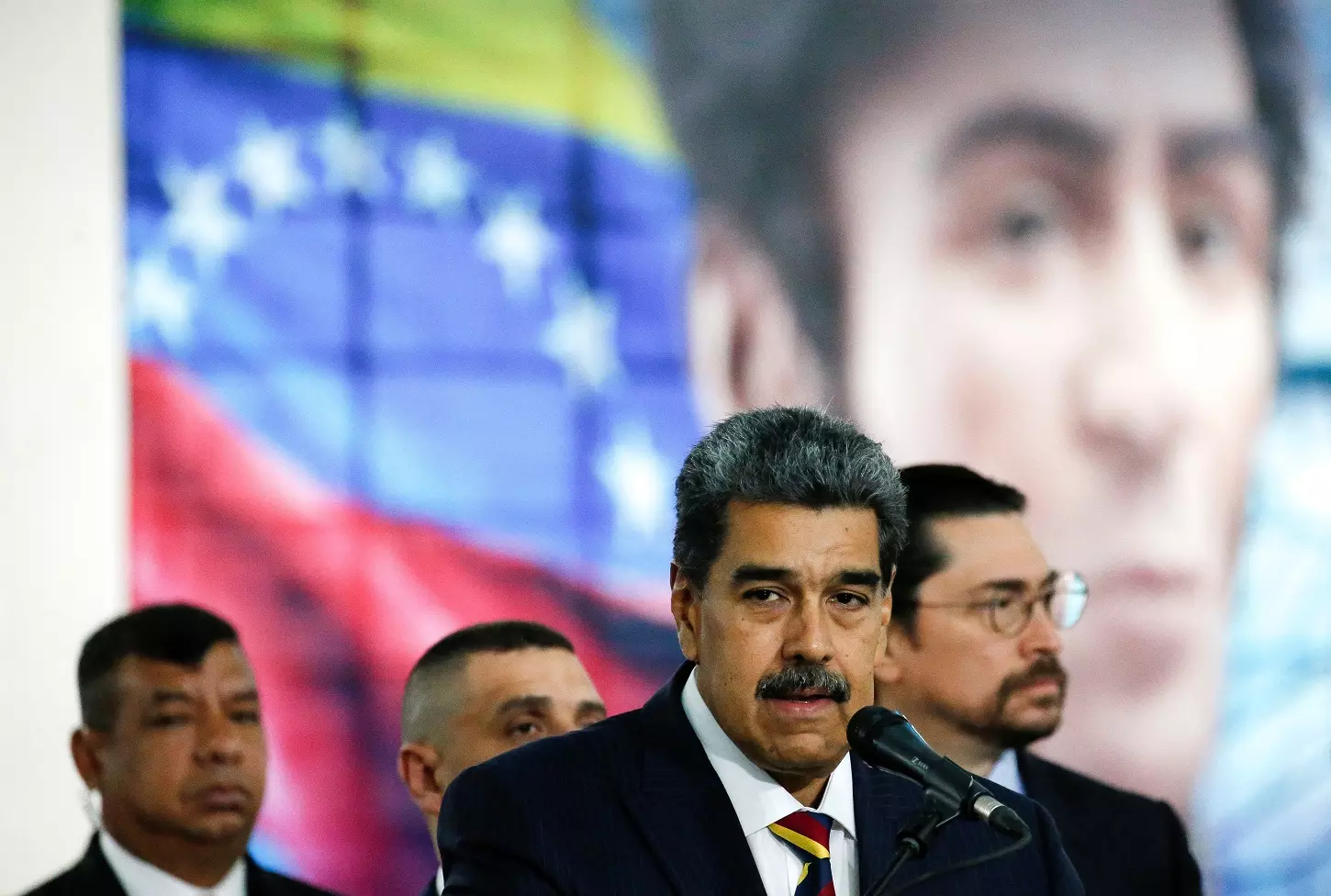 El presidente de Venezuela, Nicolas Maduro, habla ante los medios después de comparecer en el Tribunal Supremo, en el proceso de revisión de los resultados de las elecciones del 28 de julio, em Caracas. — Leonardo Fernandez Viloria / REUTERS