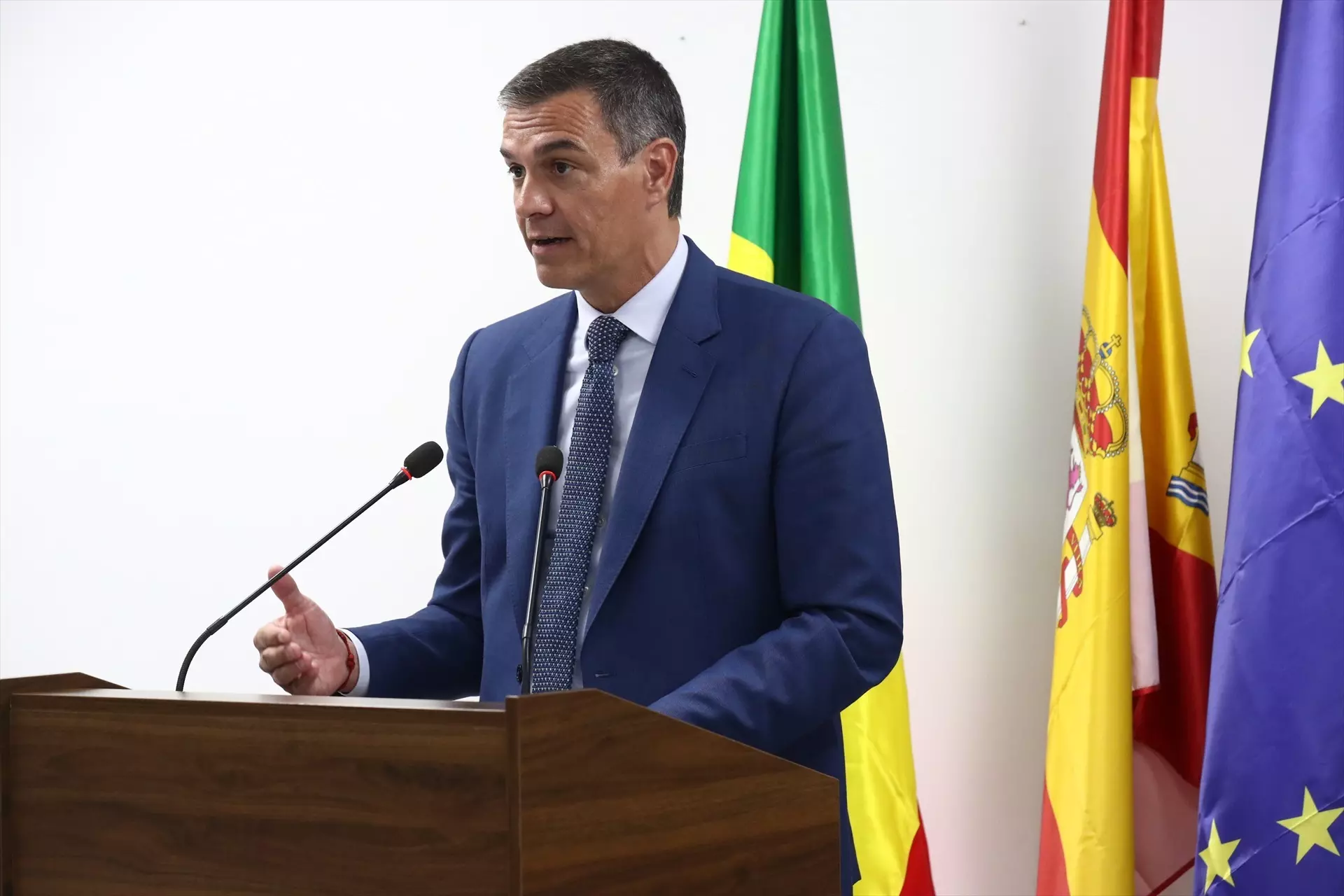 El presidente del Gobierno, Pedro Sánchez, interviene en un acto durante su visita a Senegal de este jueves. — Pool Moncloa / Jorge Villar / Europa Press