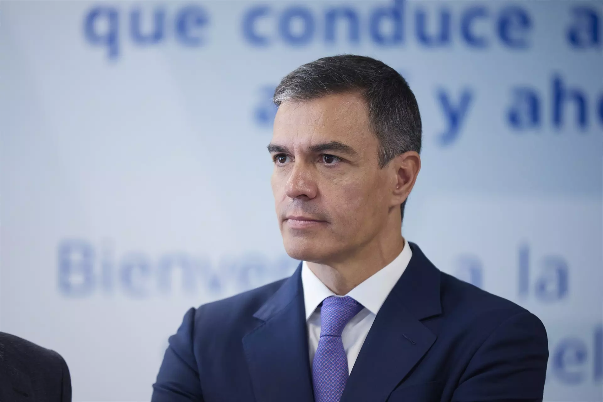 El presidente del Gobierno, Pedro Sánchez, durante su visita a las instalaciones de la empresa VELTIUM. — Ion Alcoba / Europa Press