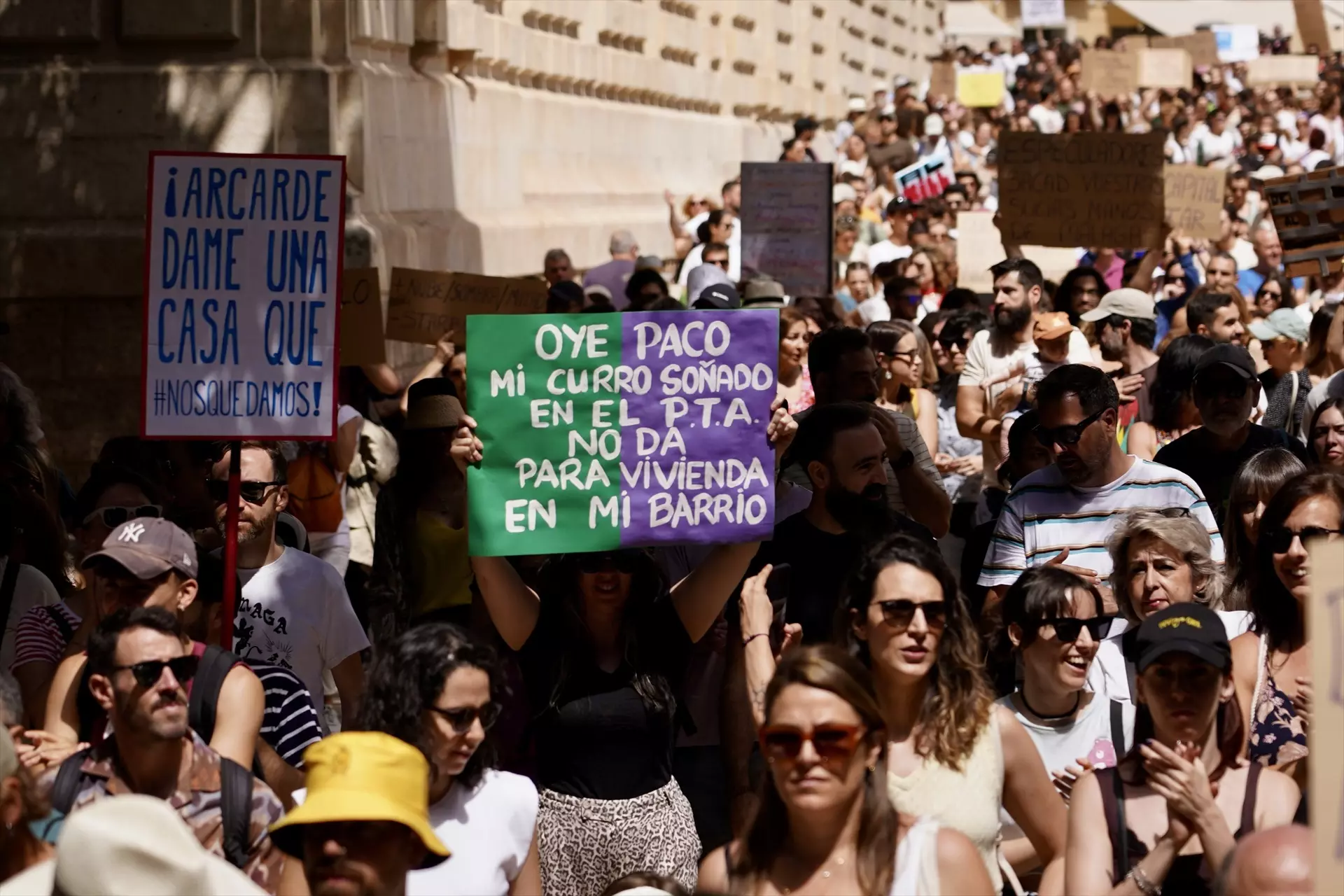 Miles de malagueños se manifestan por la dificultad de encontrar una vivienda para alquilar en la ciudad, a 29 de junio de 2024 en Málaga (Andalucía, España). Imagen de archivo. — Álex Zea / Europa press