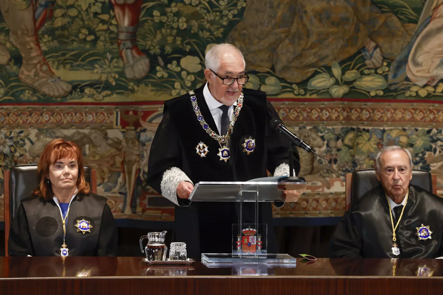 El presidente del Tribunal Constitucional, Cándido Conde-Pumpido, en su intervención durante la toma de posesión de José María Macías como magistrado. — J.J. Guillén (EFE)