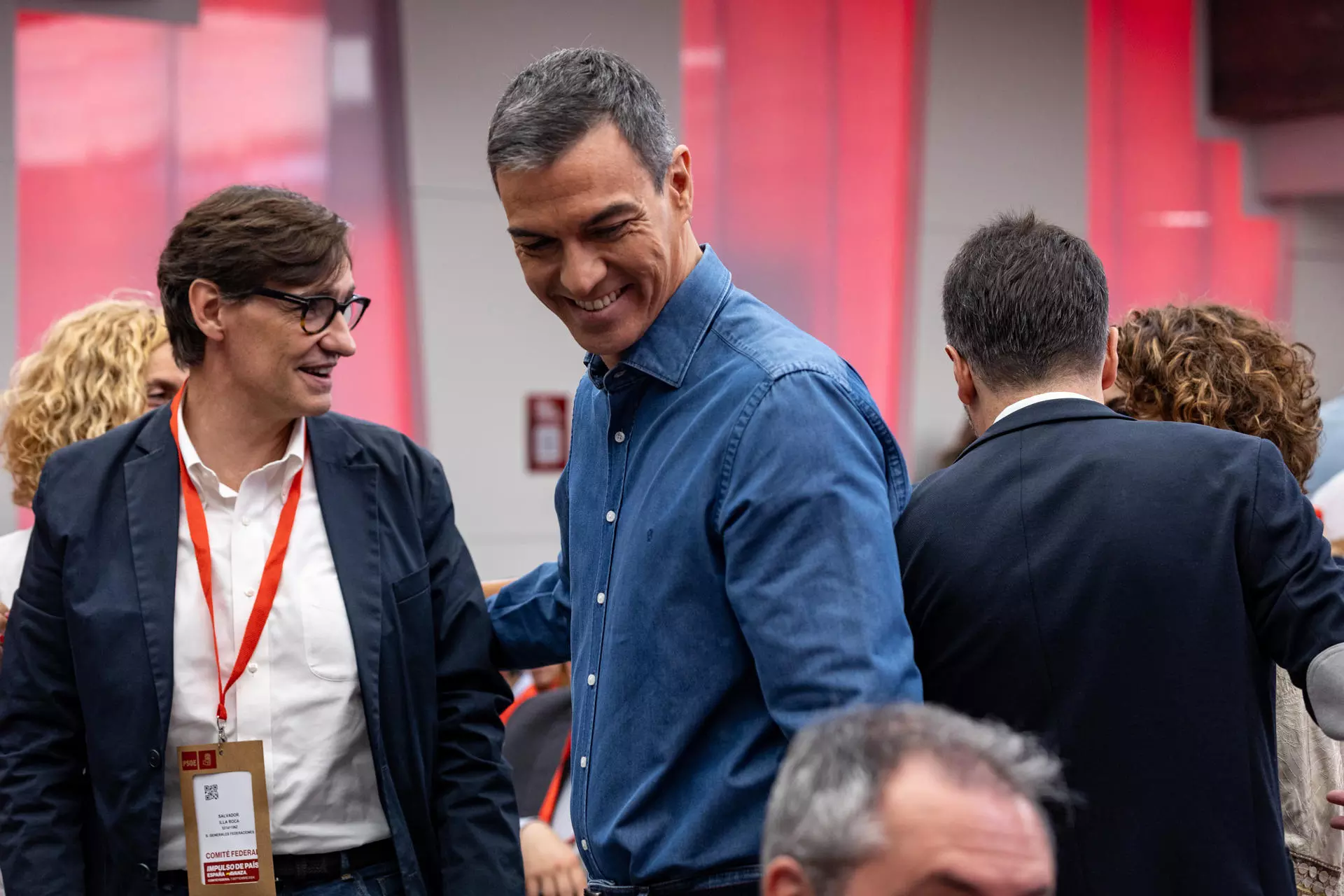 El presidente del Gobierno y secretario general del PSOE, Pedro Sánchez, junto al 'president' de la Generalitat de Catalunya, Salvador Illa. — Eva Ercolanese / PSOE