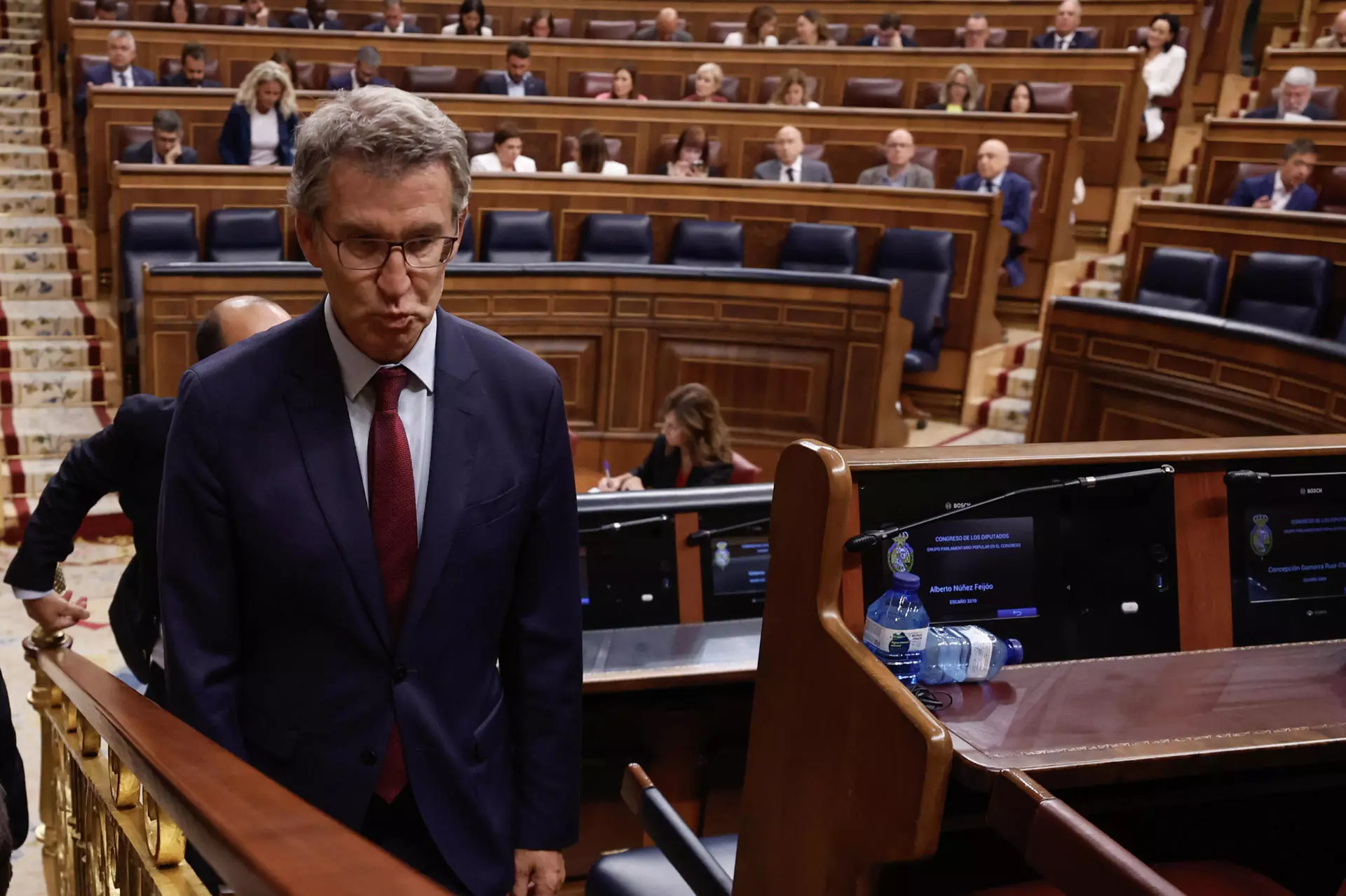 El líder del PP, Alberto Núñez Feijóo, durante la sesión de control al Gobierno celebrada el pasado miércoles en el Congreso. — Javier Lizón / EFE