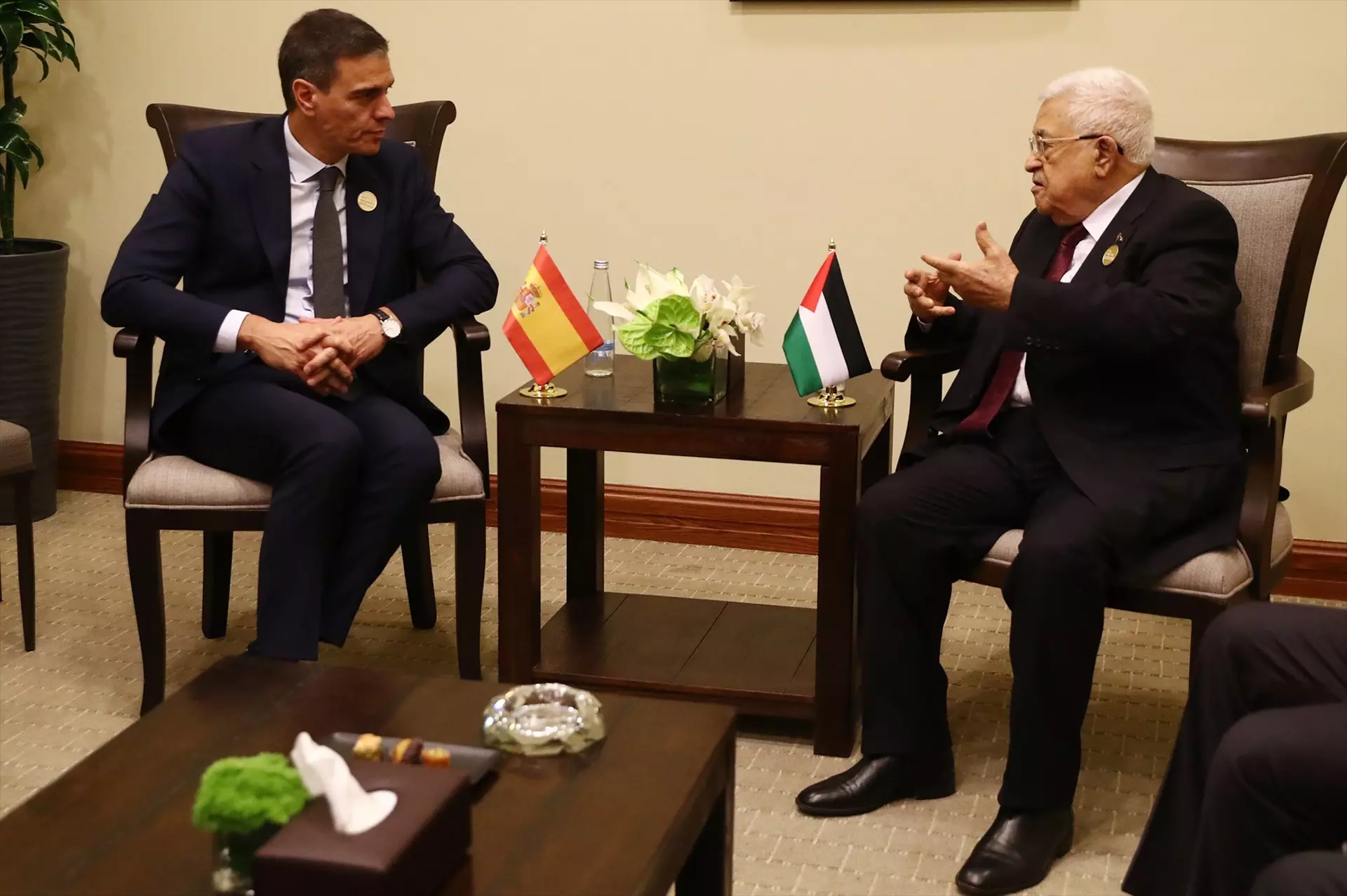 Pedro Sánchez con el presidente de la Autoridad Palestina, Mahmoud Abbás en Jordania el 11 de junio de 2024. — Borja Puig de la Bellacasa / Pool Moncloa