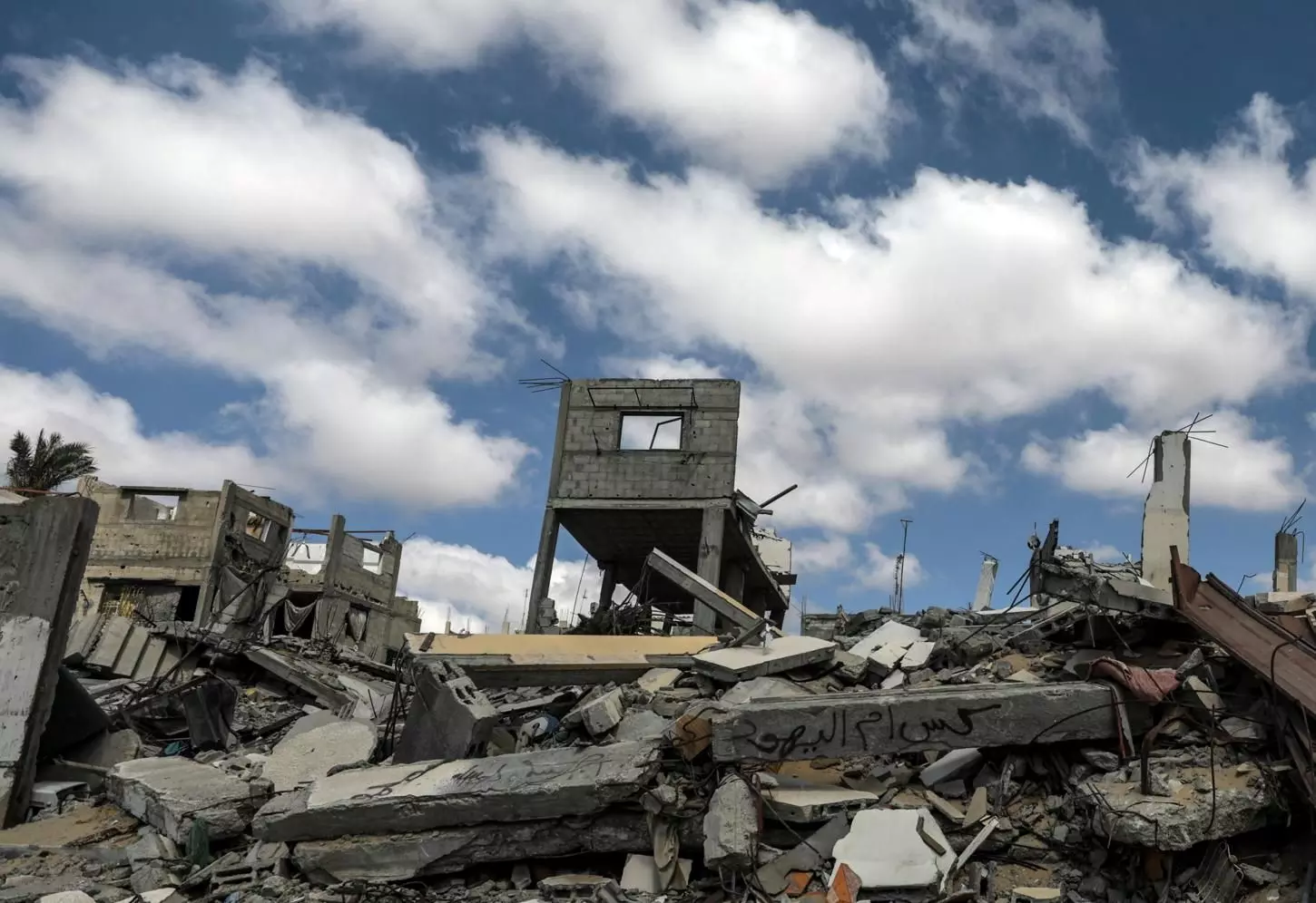 Casas destruidas por los bombardeos israelíes en Jan Yunis, la segunda ciudad de Gaza, este 25 de septiembre de 2024. — Mohammed Saber / EFE