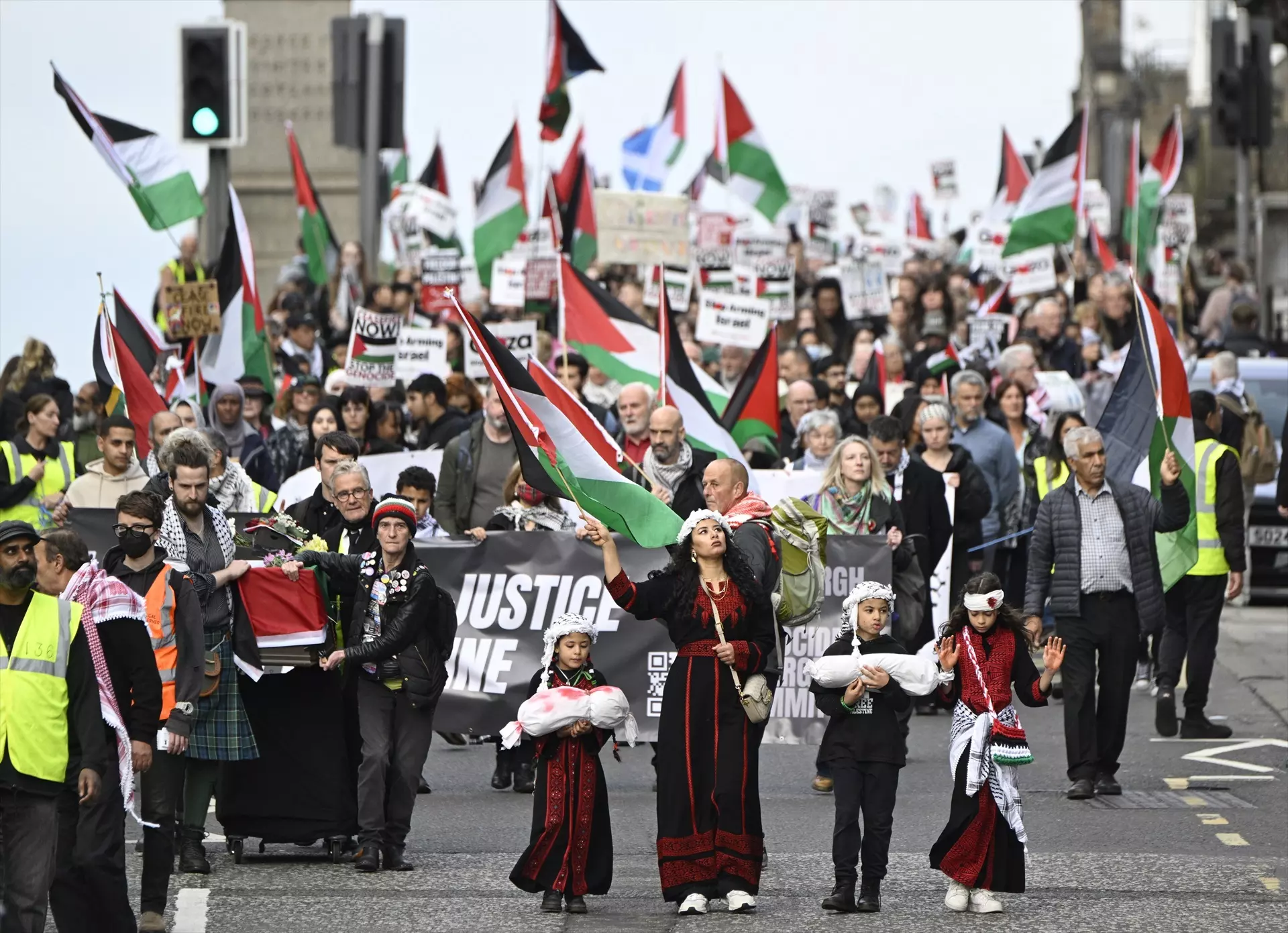 Manifestantes apoyando a Palestina durante una marcha que tiene lugar en Edimburgo. — Lesley Martin / PA Wire / dpa / Europa Press