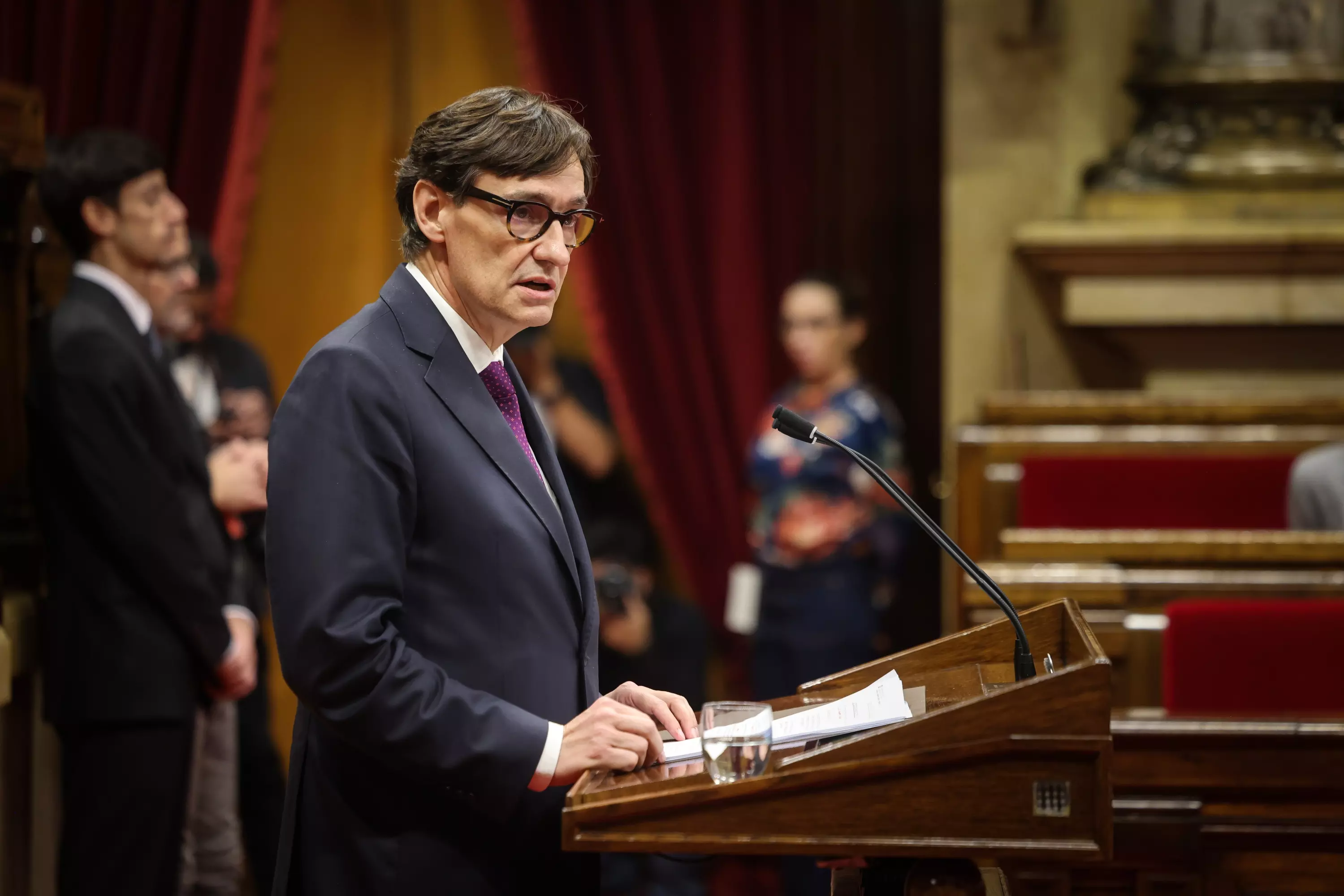 Imagen de archivo del president de la Generalitat, Salvador Illa, en el debat de política general al Parlament de Catalunya. — Jordi Borràs / ACN