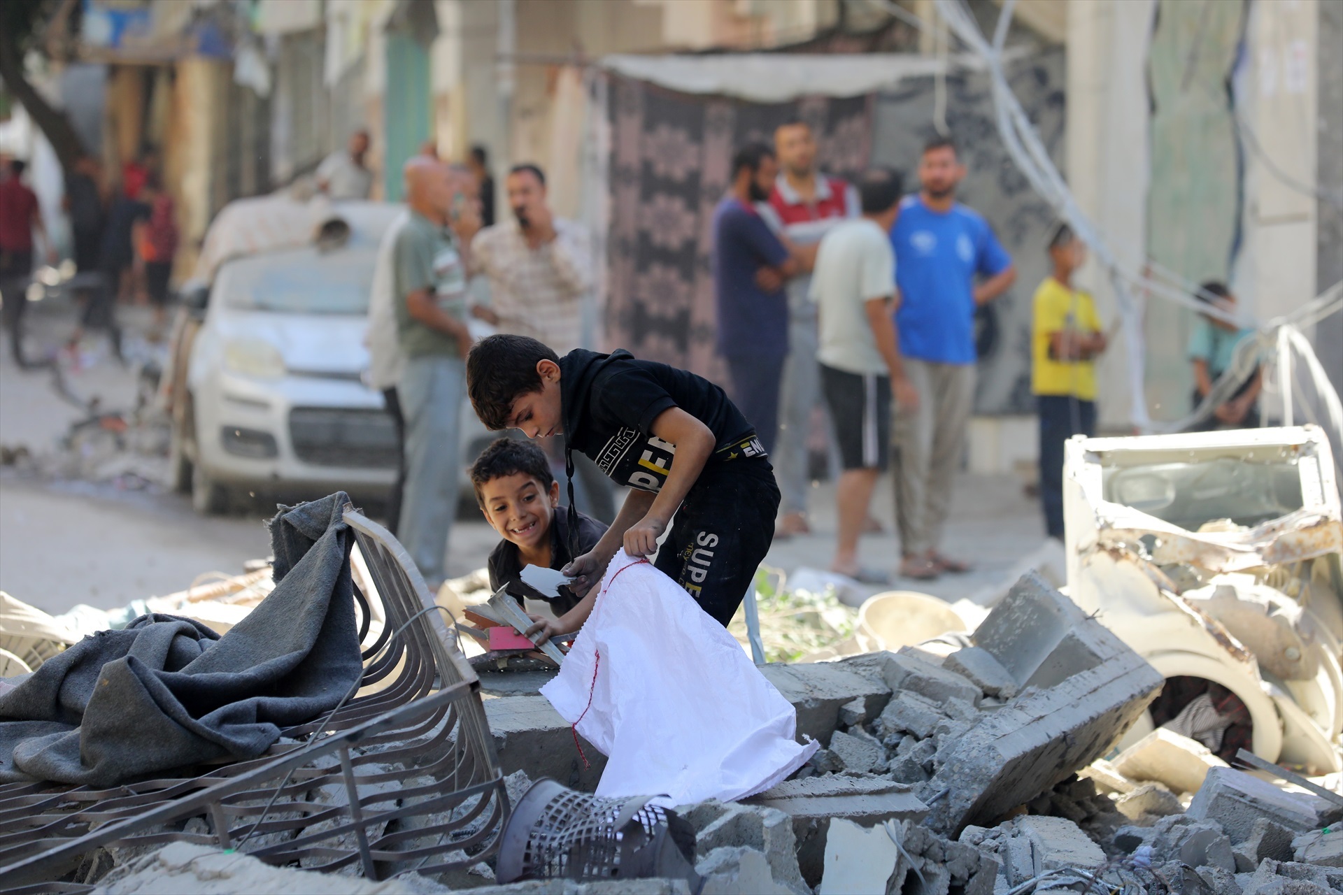 New Israeli strikes kill at least 45 people and trap nearly 200,000 Gazans in Jabaliya camp