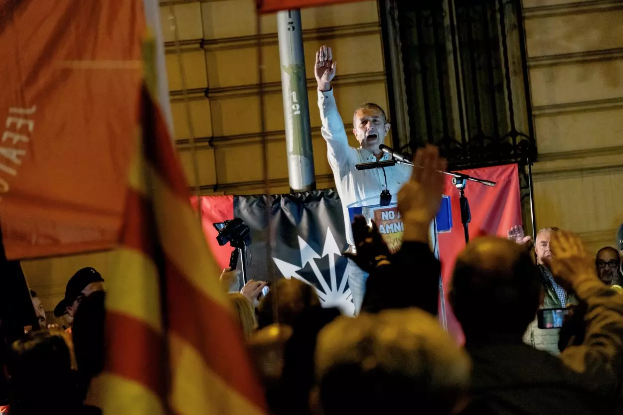 El jefe nacional de Falange, Manuel Andrino, interviene durante una manifestación de la ultraderecha, en una imagen de archivo. — Carlos Luján / EUROPA PRESS