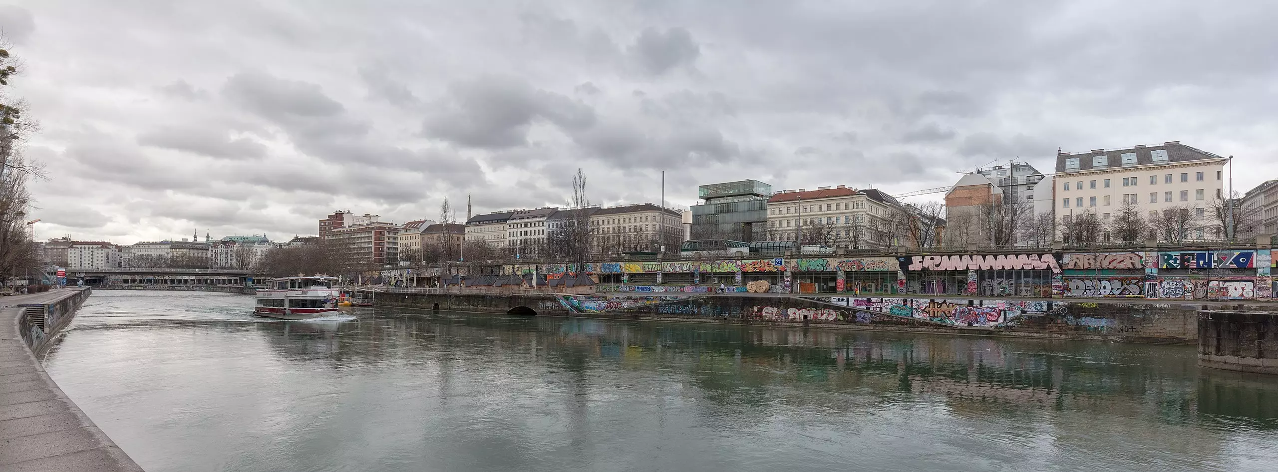 La ciudad de Viena ante el río Danubio. — Diego Delso