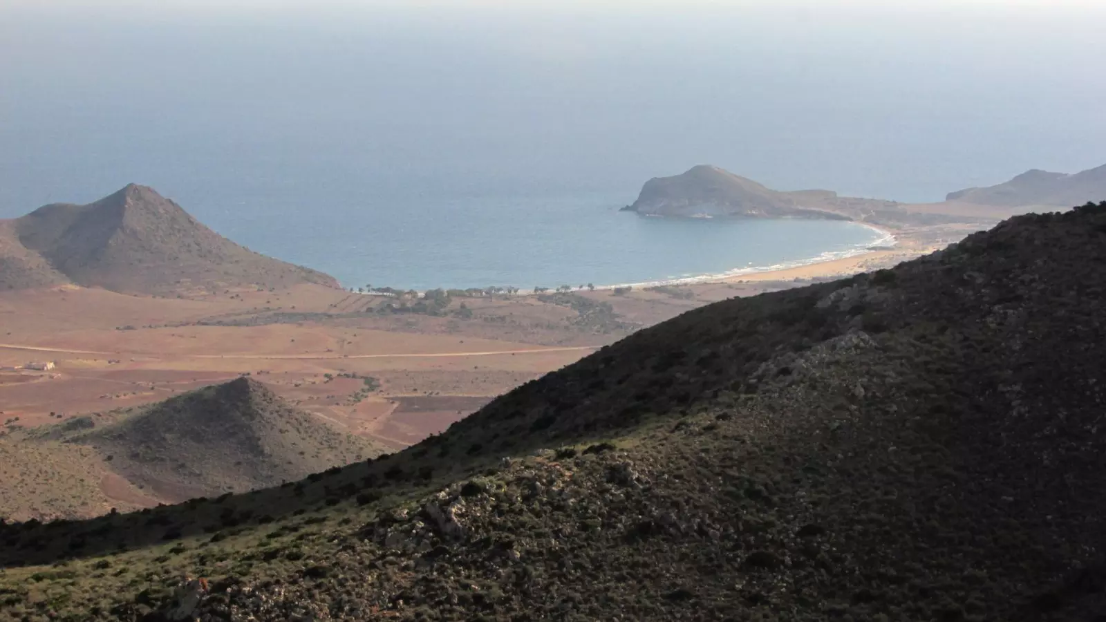 Imagen de la Bahia de Los Genoveses en el Parque Natural Cabo de Gata - WIKIPEDIA 