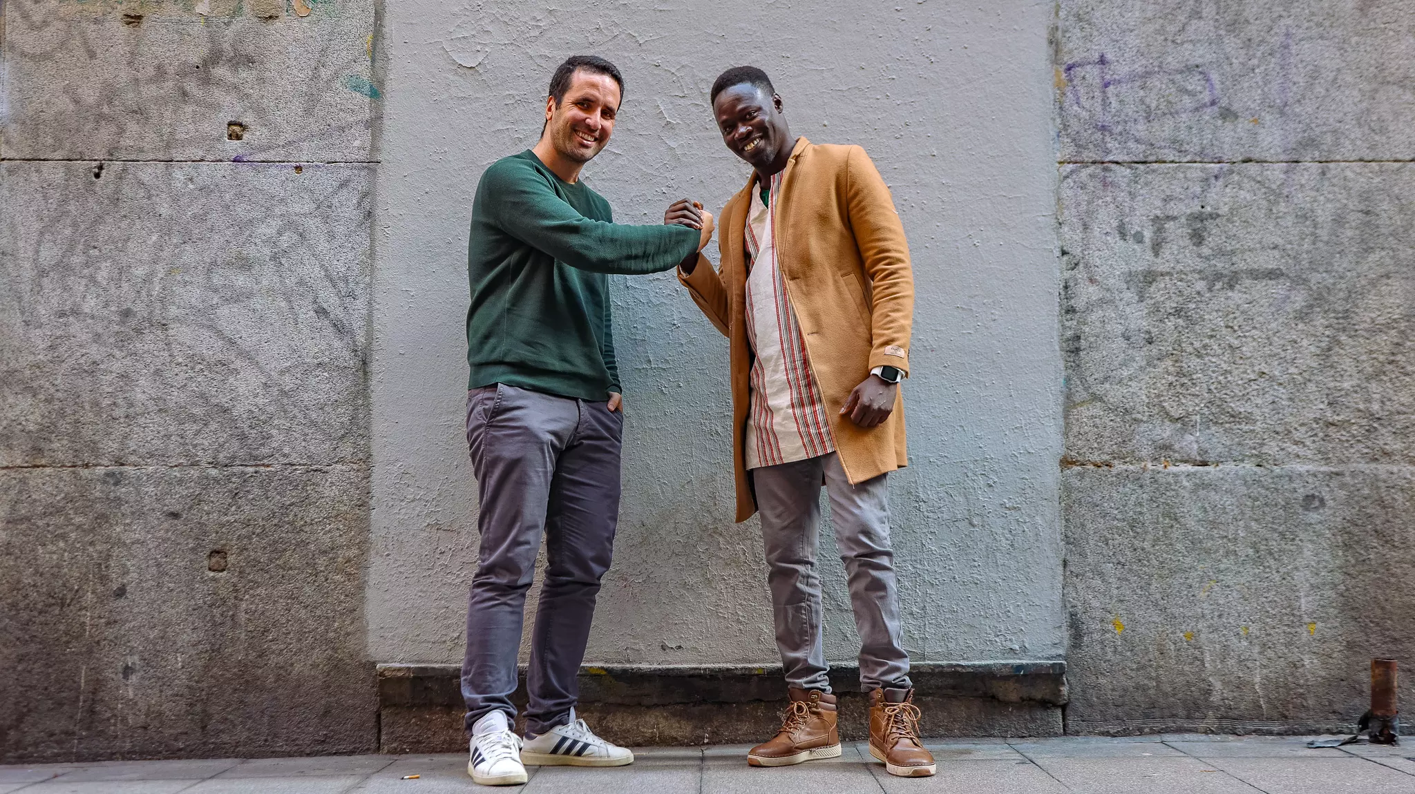 Alvaro Hérnadez, director de cine y Thimbo Samb, actor senegalés. —  Jaime Morato