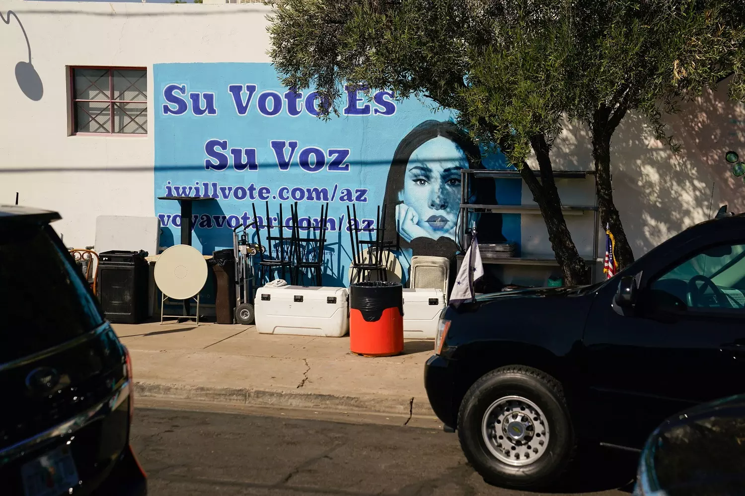 Un restaurante en Arizona anima al voto latino con un mural de Kamala Harris. — Elizabeth Frantz / Reuters