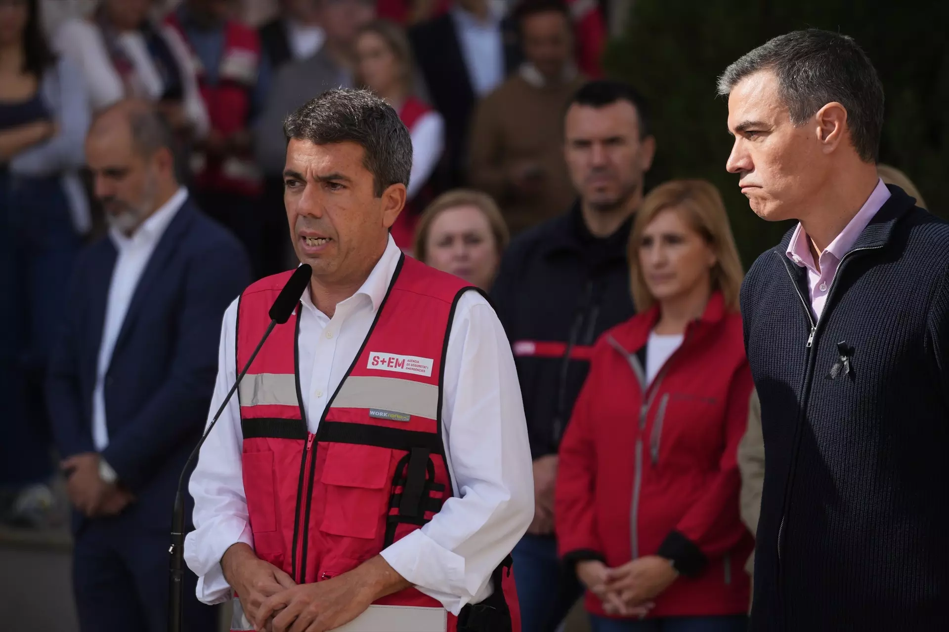 El president de la Generalitat valenciana, Carlos Mazón, interviene tras una reunión en el Centro de Coordinación Operativo Integrado. — Jorge Gil / EP