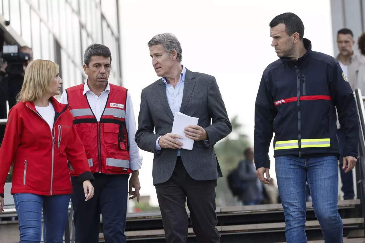 De izquierda a derecha, Salomé Pradas, Carlos Mazón, Alberto Núñez Feijóo y Vicente José Mompó, presidente de la Diputación de València. — Kai Fosterling / EFE