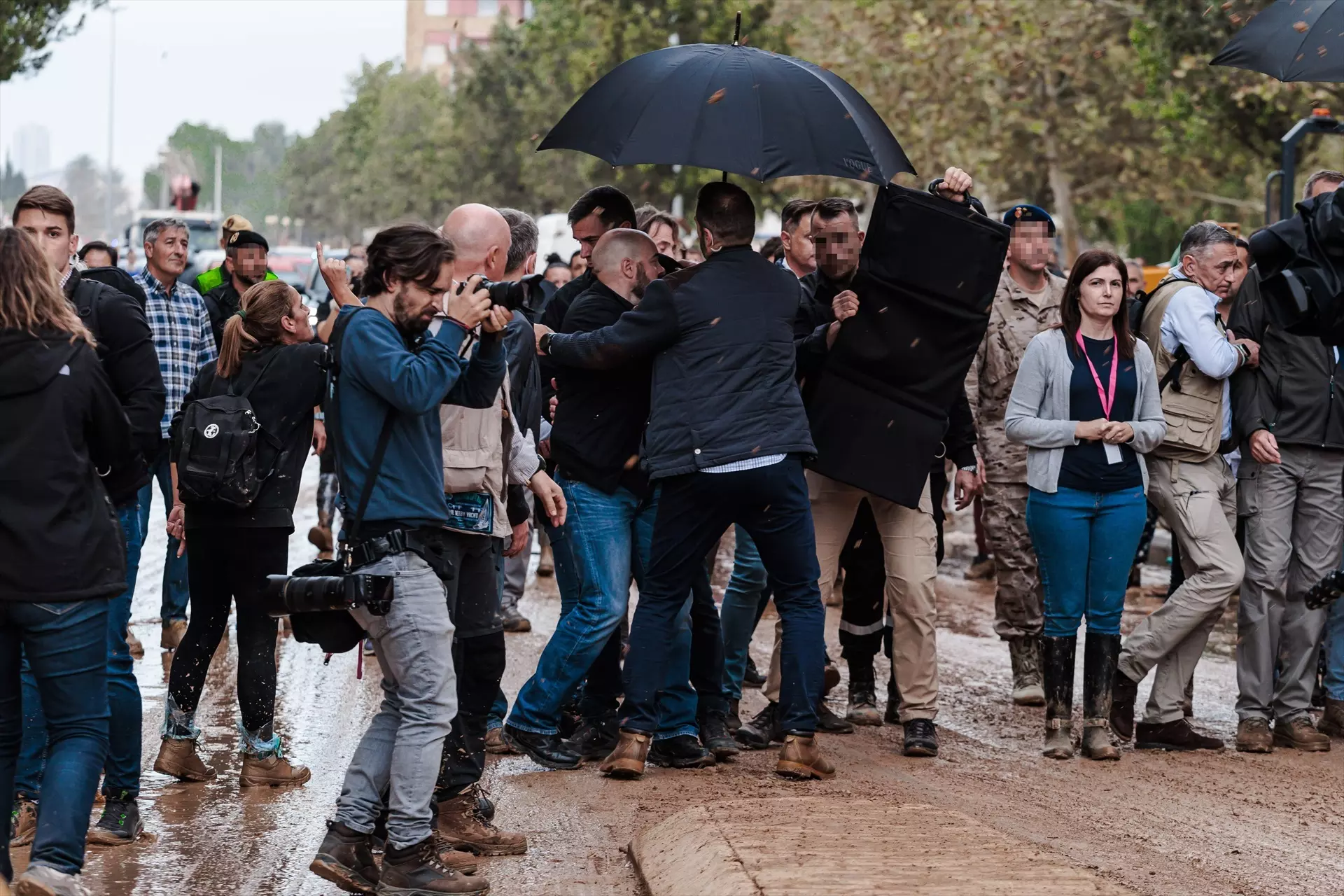 El presidente del Gobierno, Pedro Sánchez, a su llegada el pasado domingo a Paiporta (València). — Carlos Luján / Europa Press