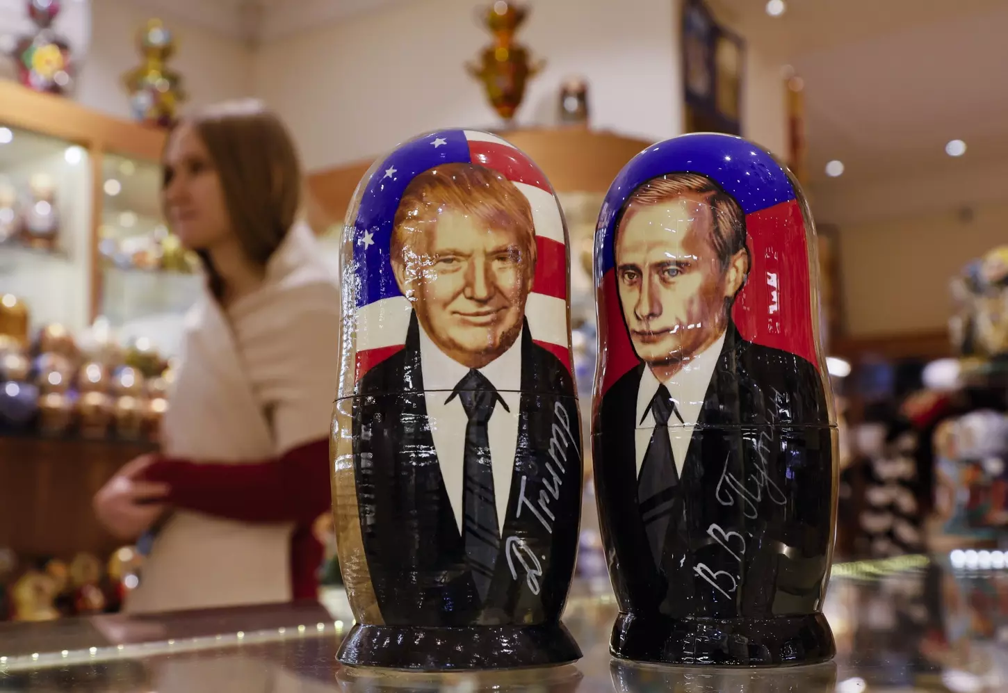 Dos matrioscas con los rostros de Putin y Trump. — YURI KOCHETKOV / EFE/EPA