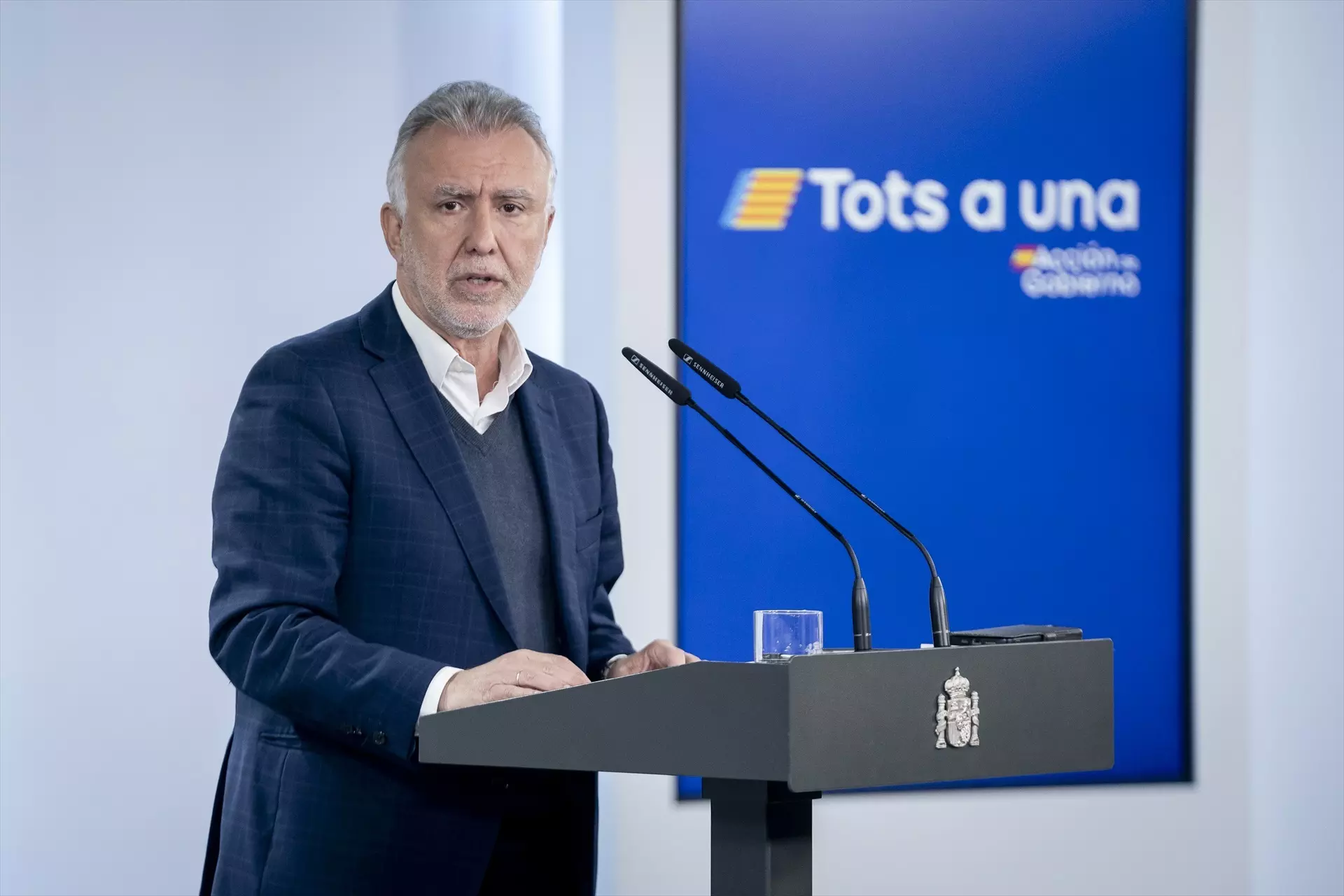 El ministro de Política Territorial y Memoria Democrática, Ángel Víctor Torres, ofrece una rueda de prensa en el Palacio de la Moncloa, a 10 de noviembre. — A.Pérez Meca / Europa Press