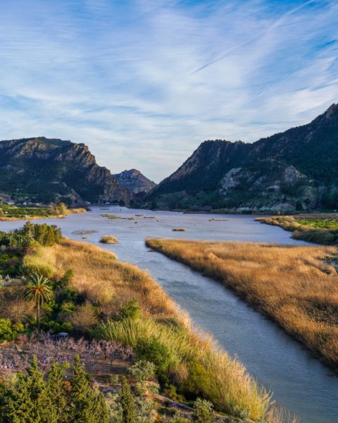 El embalse de Ojós - Depositphotos